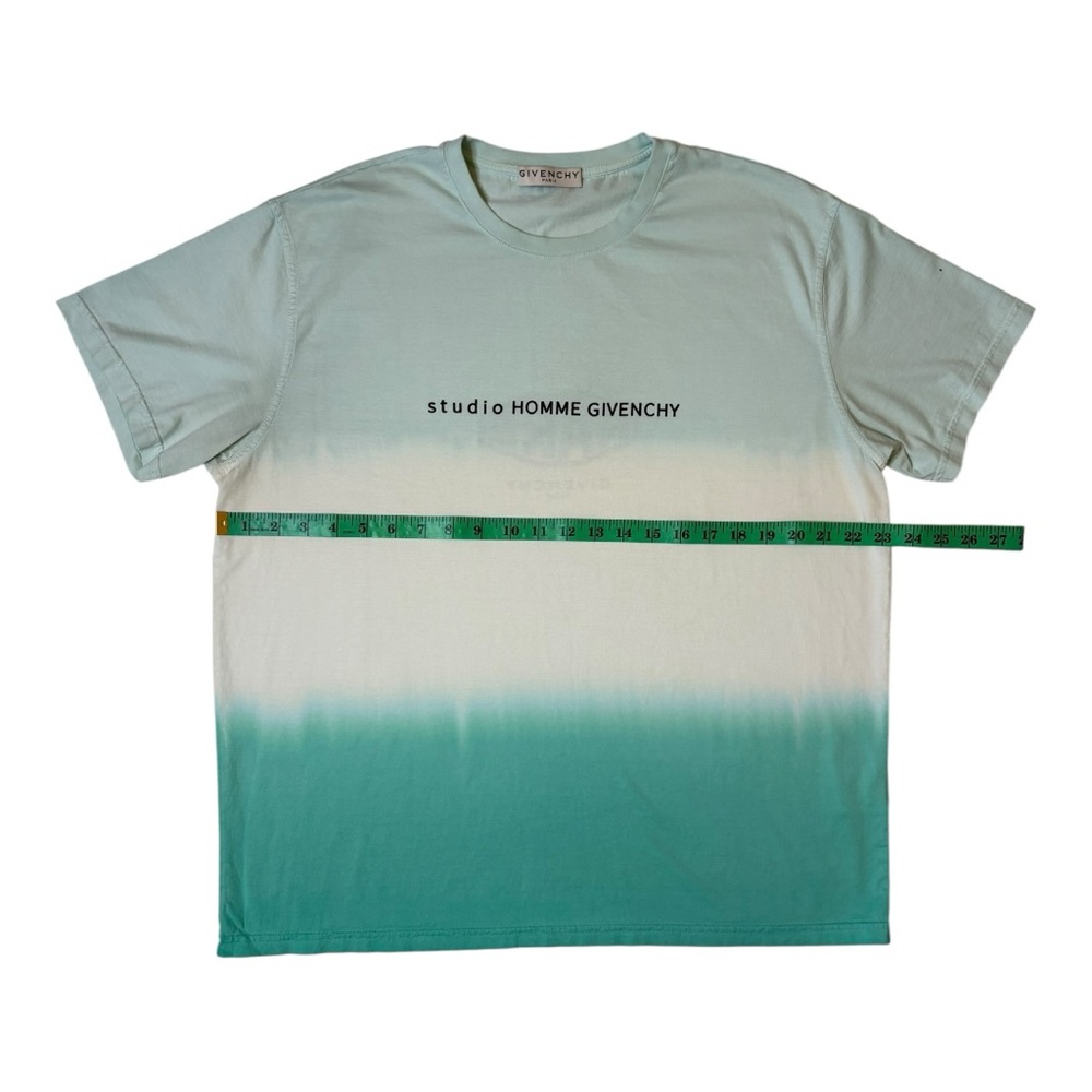 Givenchy Graphic Print Crew Neck T-Shirt
Green Faded Effect Studio Homme Shorts - Picture 6 of 14